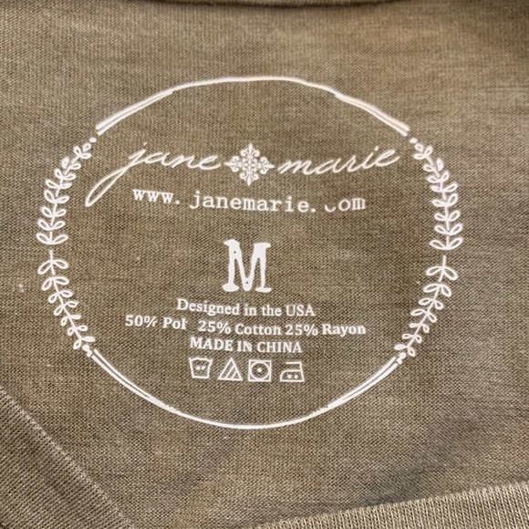 NWOT Jane Marie Green Leopard Mama V-Neck Tee Med - Picture 4 of 4